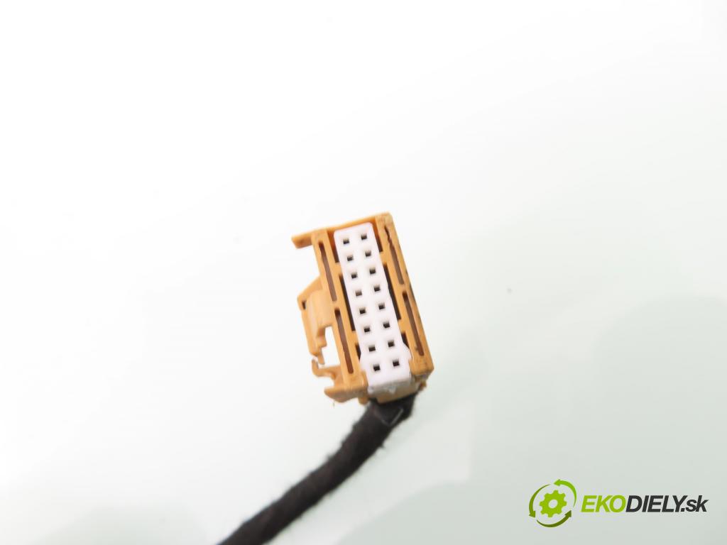 AUDI A8 D3 (4E2, 4E8) SEDAN 2004 171,00 3.0 TDI quattro - ASB 2967,00 zpětné zrcátko 