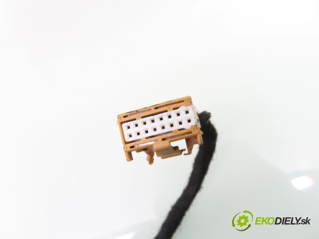 AUDI A8 D3 (4E2, 4E8) SEDAN 2004 171,00 3.0 TDI quattro - ASB 2967,00 zpětné zrcátko LE 