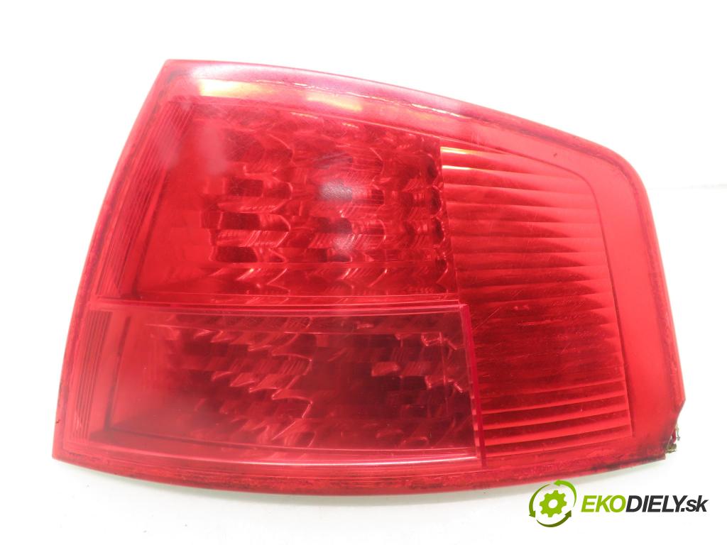AUDI A8 D3 (4E2, 4E8) SEDAN 2004 171,00 3.0 TDI quattro - ASB 2967,00 světlo pravé zadní 4E0945096C