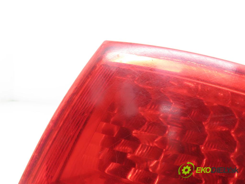 AUDI A8 D3 (4E2, 4E8) SEDAN 2004 171,00 3.0 TDI quattro - ASB 2967,00 světlo pravé zadní 4E0945096C