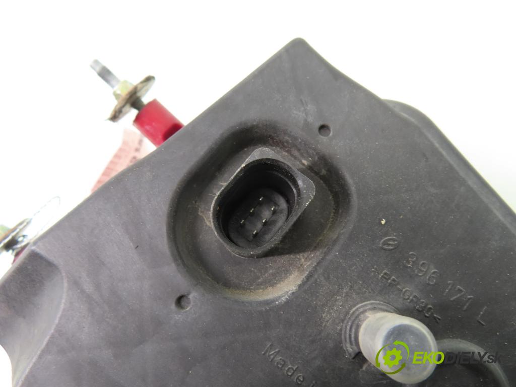 AUDI A8 D3 (4E2, 4E8) SEDAN 2004 171,00 3.0 TDI quattro - ASB 2967,00 světlo levé zadní 4E0945095C