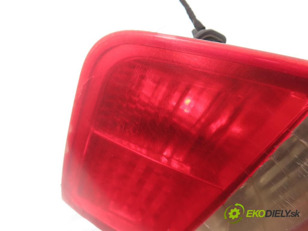 AUDI A8 D3 (4E2, 4E8) SEDAN 2004 171,00 3.0 TDI quattro - ASB 2967,00 světlo levé zadní kufr 4E0945093C