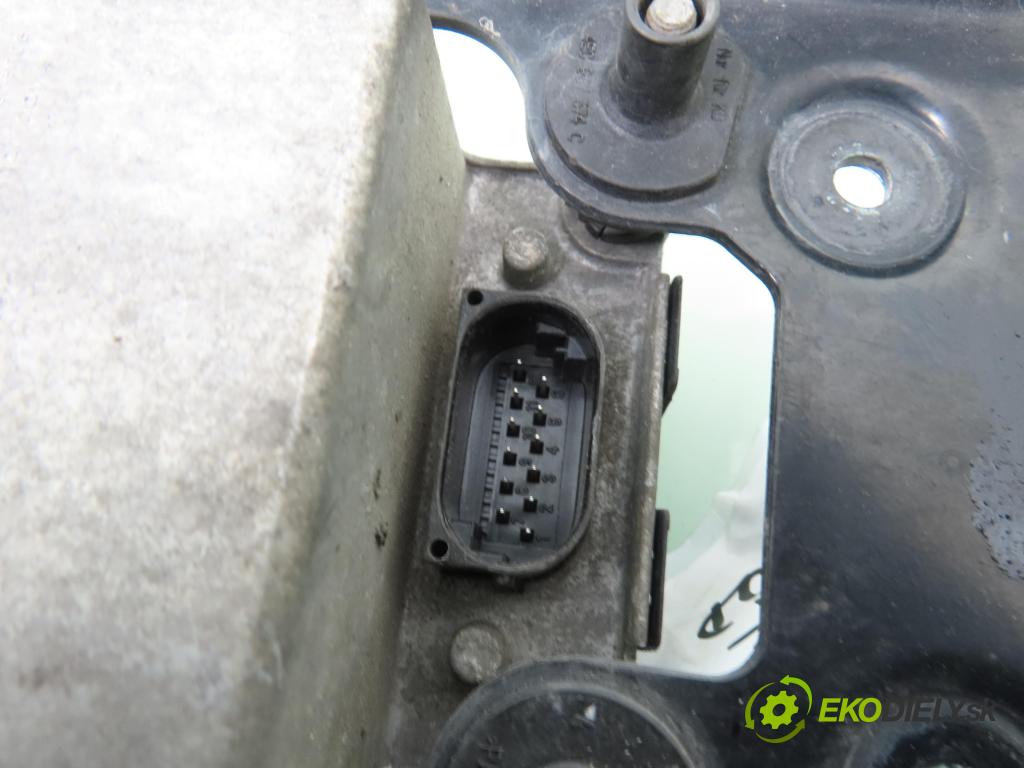 AUDI A8 D3 (4E2, 4E8) SEDAN 2004 171,00 3.0 TDI quattro - ASB 2967,00 RADAR: 4E0907561F ; 0203000015