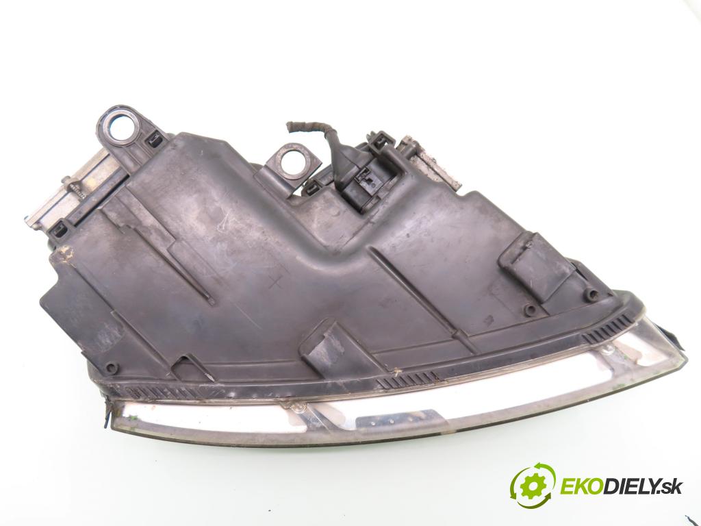 AUDI A8 D3 (4E2, 4E8) SEDAN 2004 171,00 3.0 TDI quattro - ASB 2967,00 Svetlo LP 15811700 ; 4E0907813 ; 5DV00829000