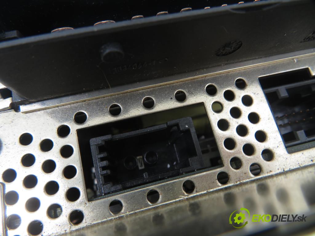 AUDI A8 D3 (4E2, 4E8) SEDAN 2004 171,00 3.0 TDI quattro - ASB 2967,00 zesilovač 4E0035223A ; 4E0910223G ; 373009021 (Zesilovač)