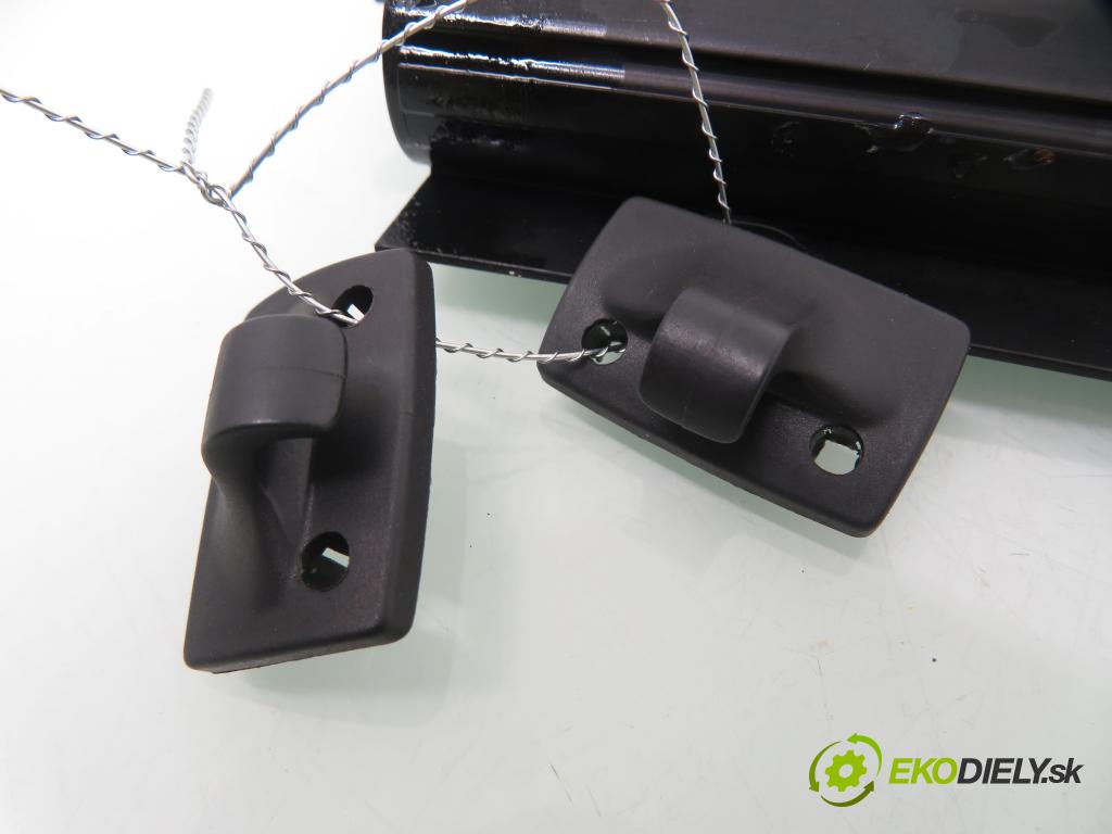 AUDI A8 D3 (4E2, 4E8) SEDAN 2004 171,00 3.0 TDI quattro - ASB 2967,00 Roleta okna 4E0861333 (Interiér ostatní)