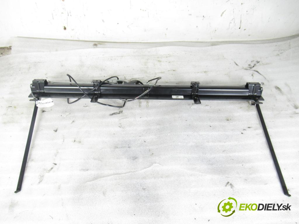 AUDI A8 D3 (4E2, 4E8) SEDAN 2004 171,00 3.0 TDI quattro - ASB 2967,00 Roleta okna 4E0861325 (Interiér ostatní)