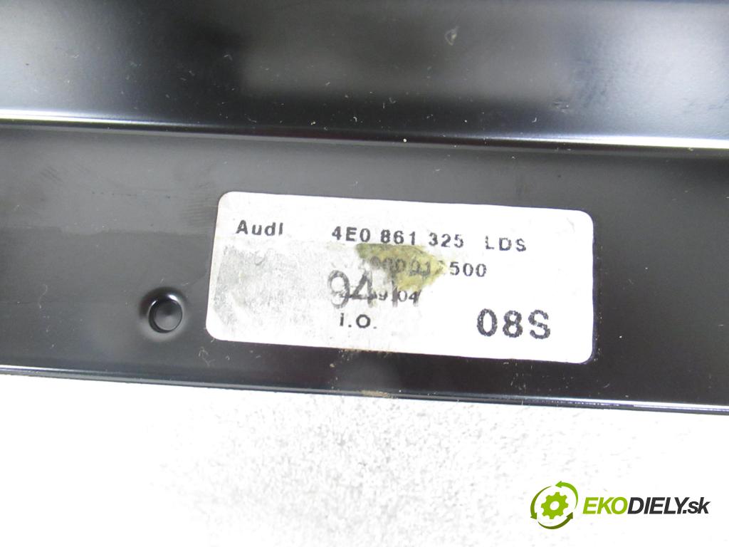 AUDI A8 D3 (4E2, 4E8) SEDAN 2004 171,00 3.0 TDI quattro - ASB 2967,00 Roleta okna 4E0861325 (Interiér ostatní)