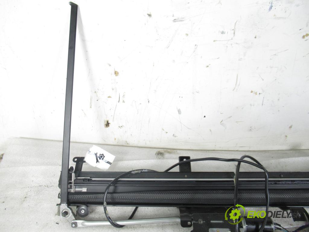 AUDI A8 D3 (4E2, 4E8) SEDAN 2004 171,00 3.0 TDI quattro - ASB 2967,00 Roleta okna 4E0861325 (Interiér ostatní)