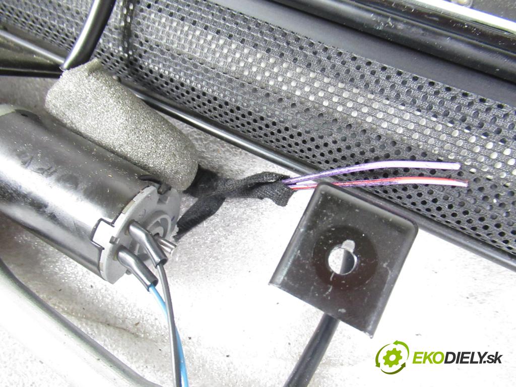 AUDI A8 D3 (4E2, 4E8) SEDAN 2004 171,00 3.0 TDI quattro - ASB 2967,00 Roleta okna 4E0861325 (Interiér ostatní)