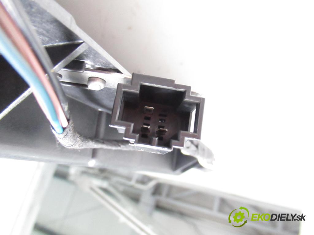 AUDI A8 D3 (4E2, 4E8) SEDAN 2004 171,00 3.0 TDI quattro - ASB 2967,00 strešné okno 4E0877041E ; 4E0959591 (Sklo karosérie)