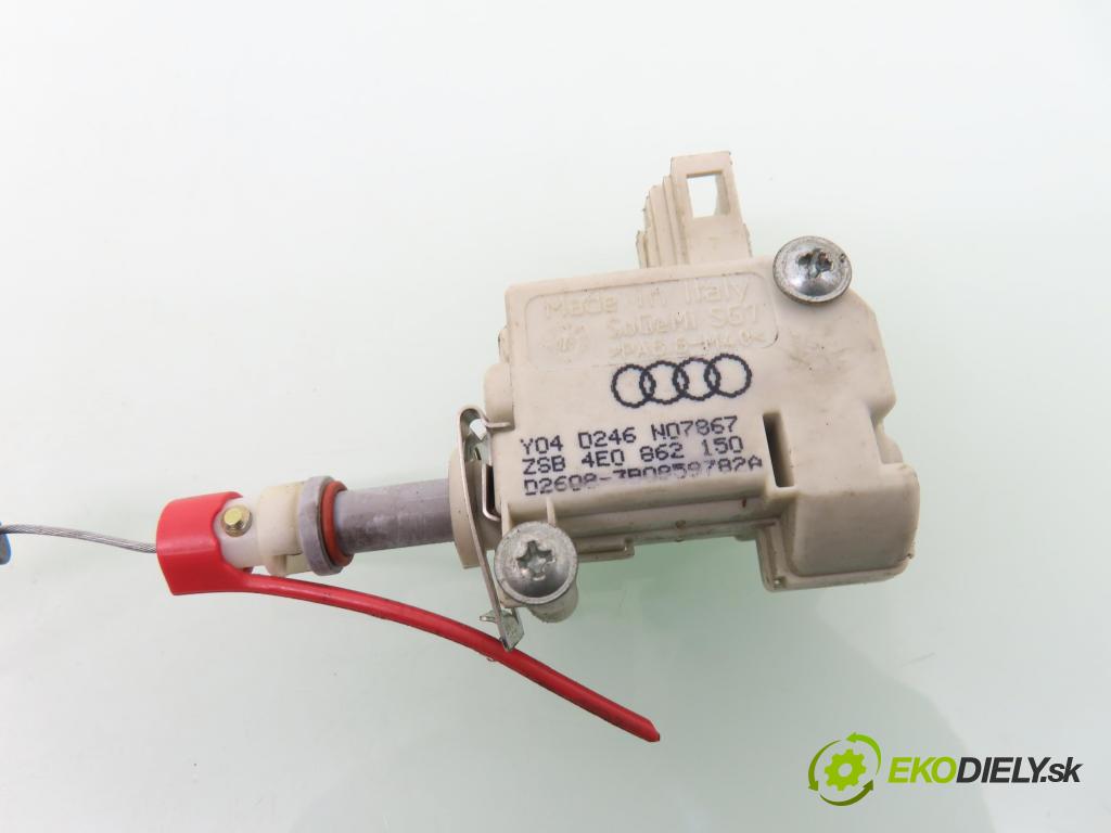 AUDI A8 D3 (4E2, 4E8) SEDAN 2004 171,00 3.0 TDI quattro - ASB 2967,00 Motorček dvierok nádrže paliva 4E0862150