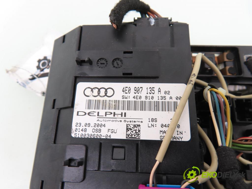 AUDI A8 D3 (4E2, 4E8) SEDAN 2004 171,00 3.0 TDI quattro - ASB 2967,00 osvetlenie kabína 4E0907135A