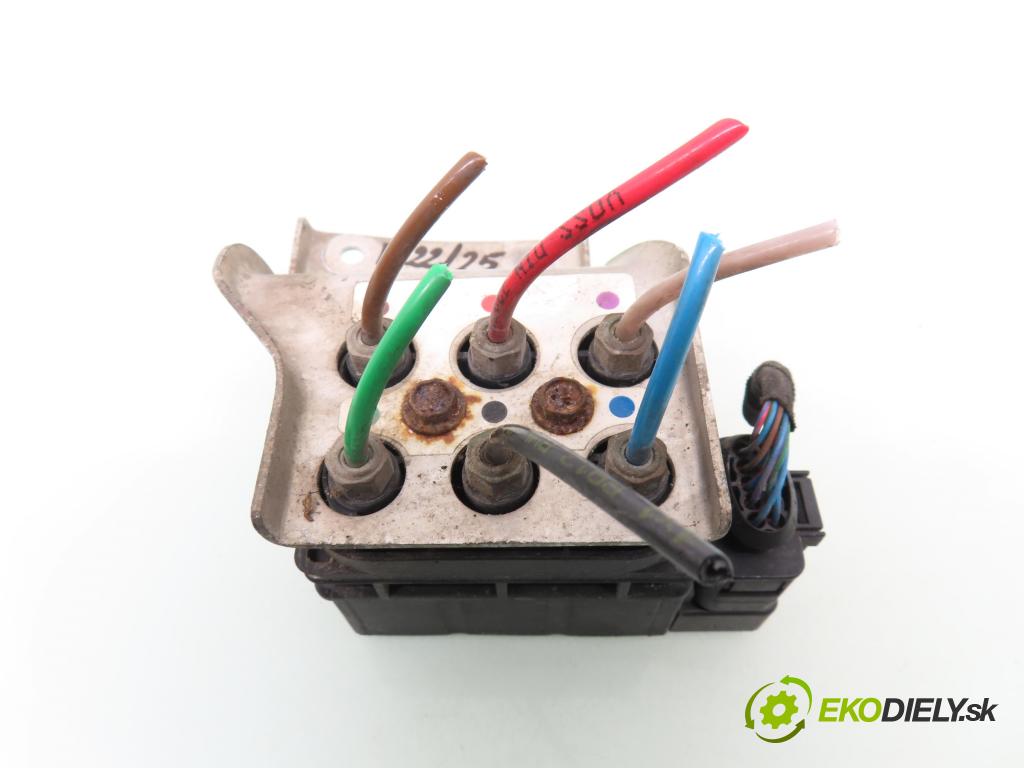 AUDI A8 D3 (4E2, 4E8) SEDAN 2004 171,00 3.0 TDI quattro - ASB 2967,00 Rozdeľovač hydraulický 4E0616014 (Rozdeľovač)