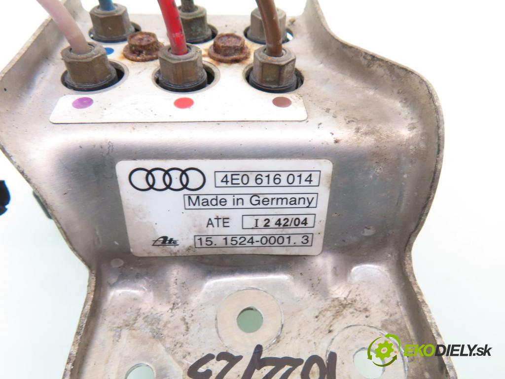 AUDI A8 D3 (4E2, 4E8) SEDAN 2004 171,00 3.0 TDI quattro - ASB 2967,00 Rozdeľovač hydraulický 4E0616014 (Rozdeľovač)