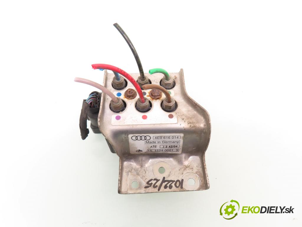 AUDI A8 D3 (4E2, 4E8) SEDAN 2004 171,00 3.0 TDI quattro - ASB 2967,00 Rozdeľovač hydraulický 4E0616014 (Rozdeľovač)