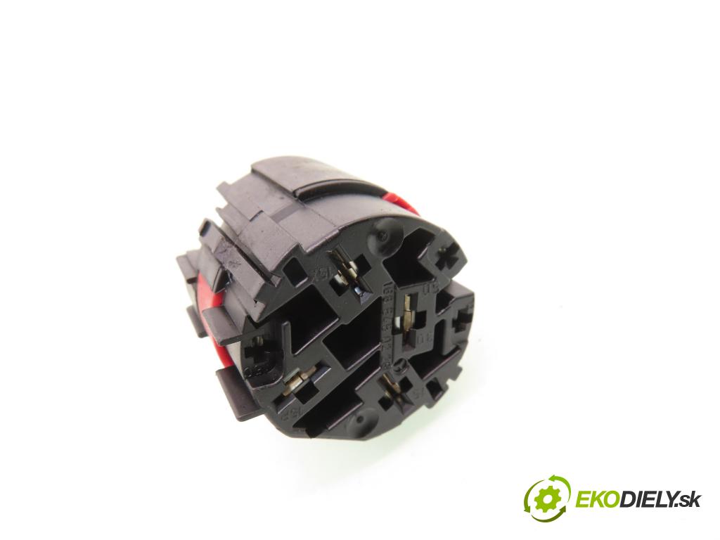 MERCEDES-BENZ VANEO (414) MINIVAN 2002 75,00 1.6 (414.700) - M 166.961 1598,00 Kocka, vložka spínacej skrinky 1685450228 (Spínacia skrinka)