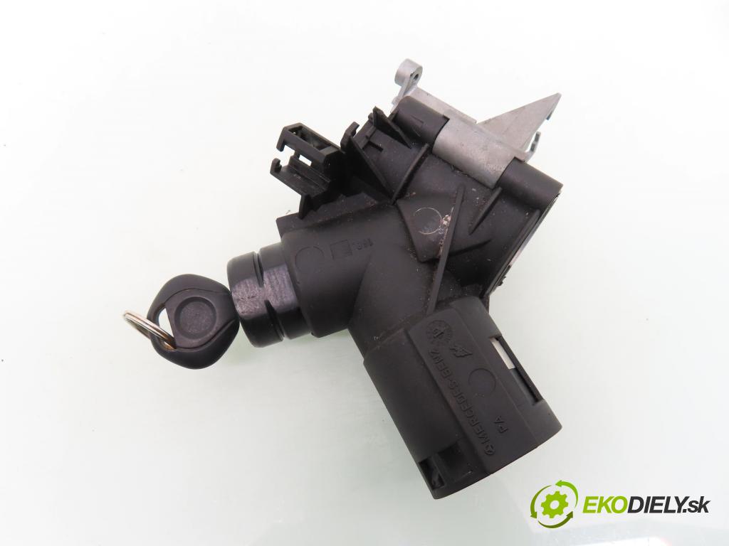 MERCEDES-BENZ VANEO (414) MINIVAN 2002 75,00 1.6 (414.700) - M 166.961 1598,00 spinačka  (Spínacia skrinka)