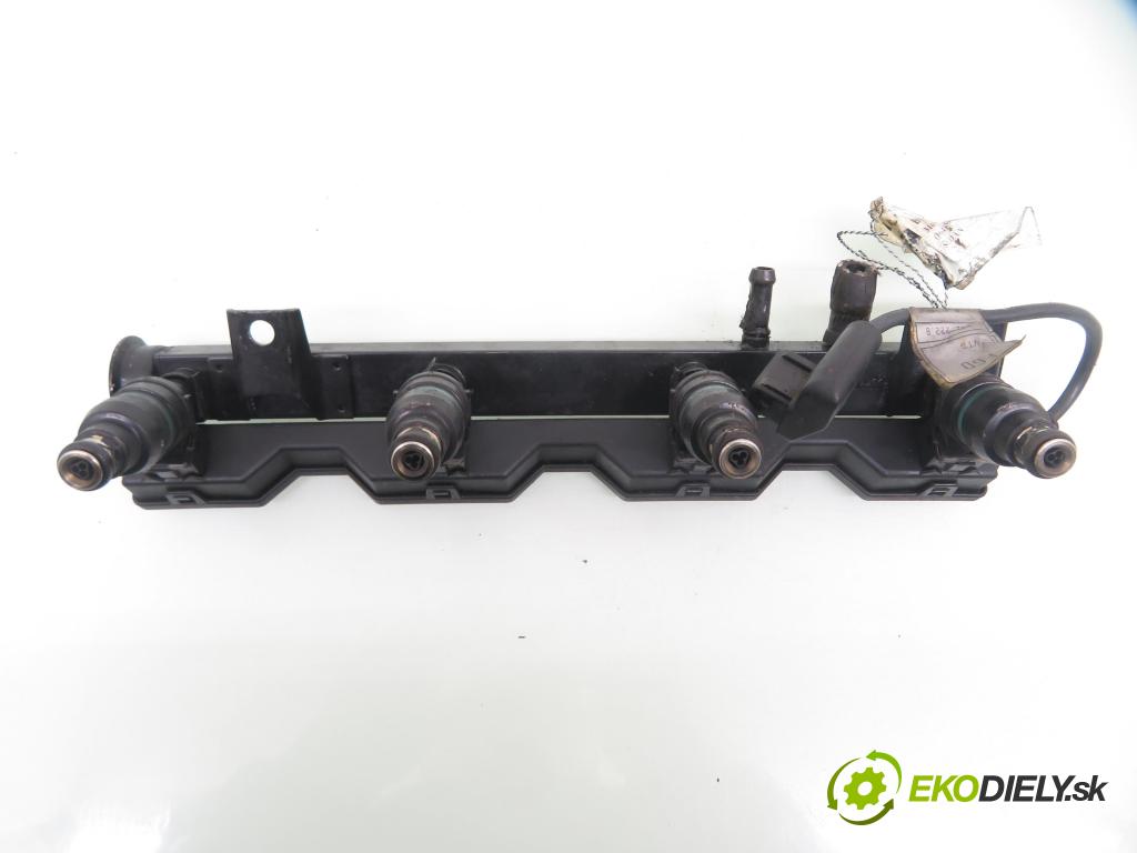 BMW 3 (E36) SEDAN 1991 73,00 316 i - M40 B16 (164E1) 1596,00 Lišta vstrekovacia 1727234 (Vstrekovacia lišta)