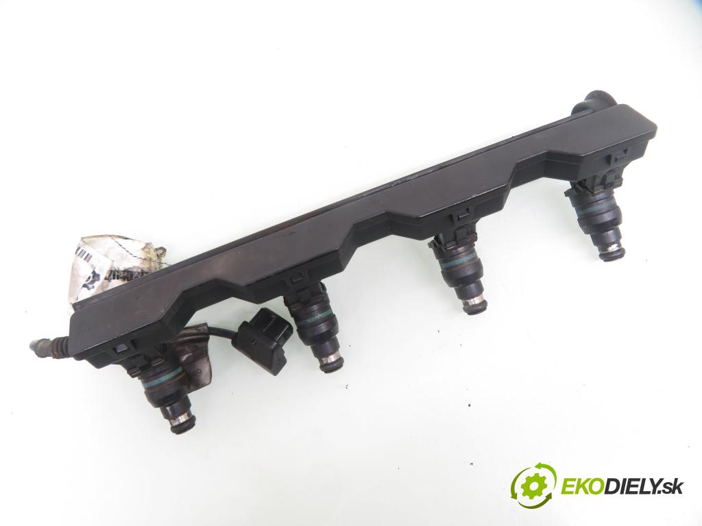 BMW 3 (E36) SEDAN 1991 73,00 316 i - M40 B16 (164E1) 1596,00 Lišta vstrekovacia 1727234 (Vstrekovacia lišta)