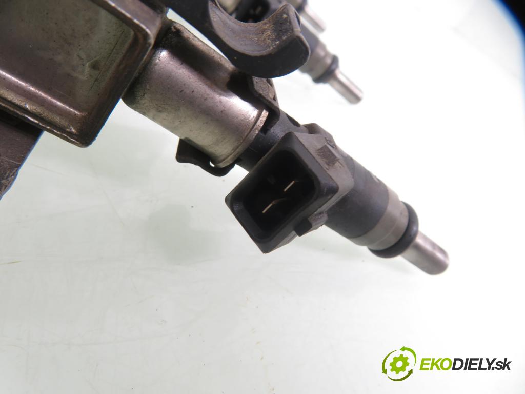 BMW 3 (E46) SEDAN 2002 105,00 318 i - N42 B20 A 1995,00 Lišta vstrekovacia 7506158 (Vstrekovacia lišta)