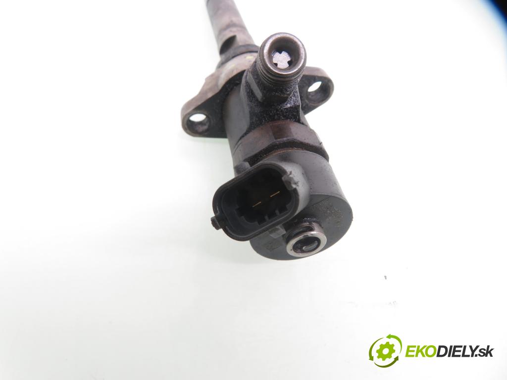 FORD FOCUS II (DA_, HCP) HB 2006 80,00 1.6 TDCi 109 - G8DA 1560,00 vstrekovač 0445110188 (Vstrekovač paliva)