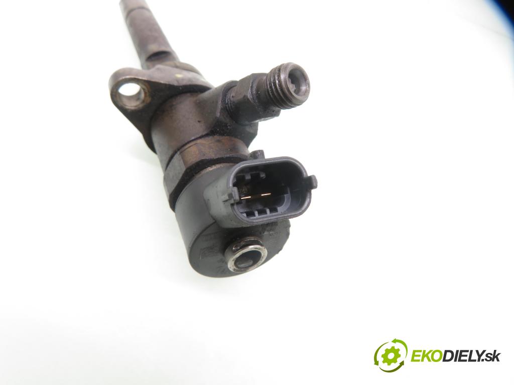 FORD FOCUS II (DA_, HCP) HB 2006 80,00 1.6 TDCi 109 - G8DA 1560,00 vstrekovač 0445110188 (Vstrekovač paliva)