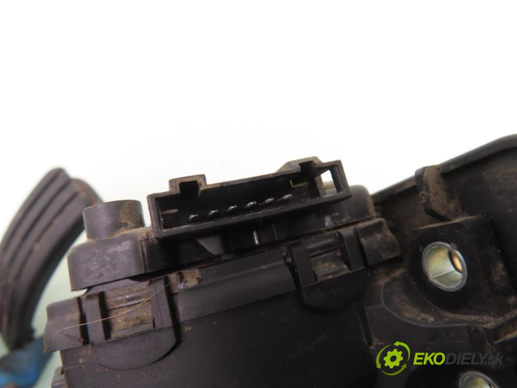 RENAULT ESPACE IV (JK0/1_) MINIVAN 2005 100,00 2.0 (JK09) - F4R 792 1998,00 Potenciometer plynu 8200007513 (Potenciometer plynového pedálu)