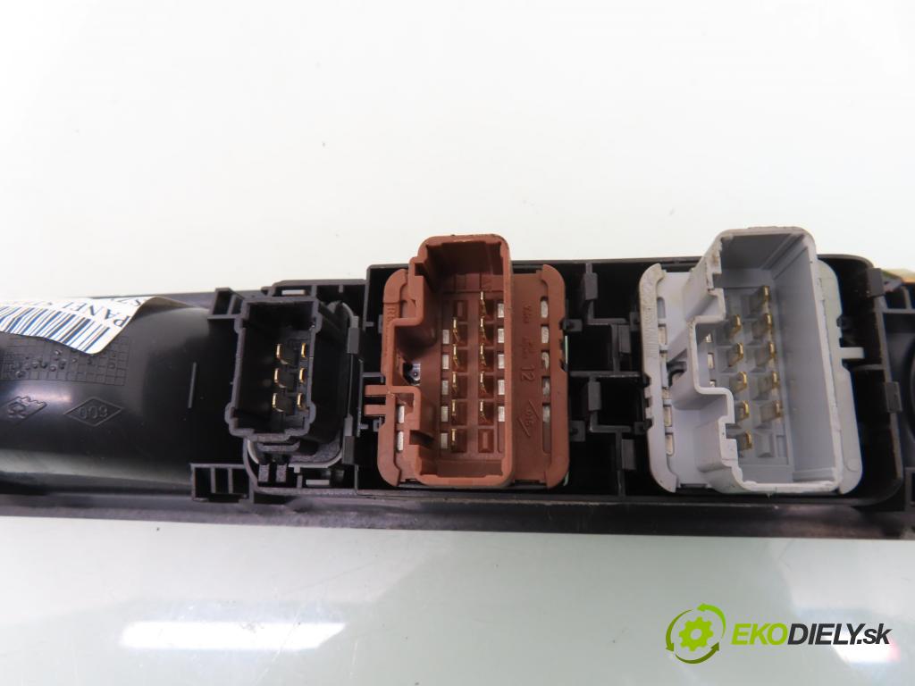 RENAULT ESPACE IV (JK0/1_) MINIVAN 2005 100,00 2.0 (JK09) - F4R 792 1998,00 Panel ovládania okien 8200519355