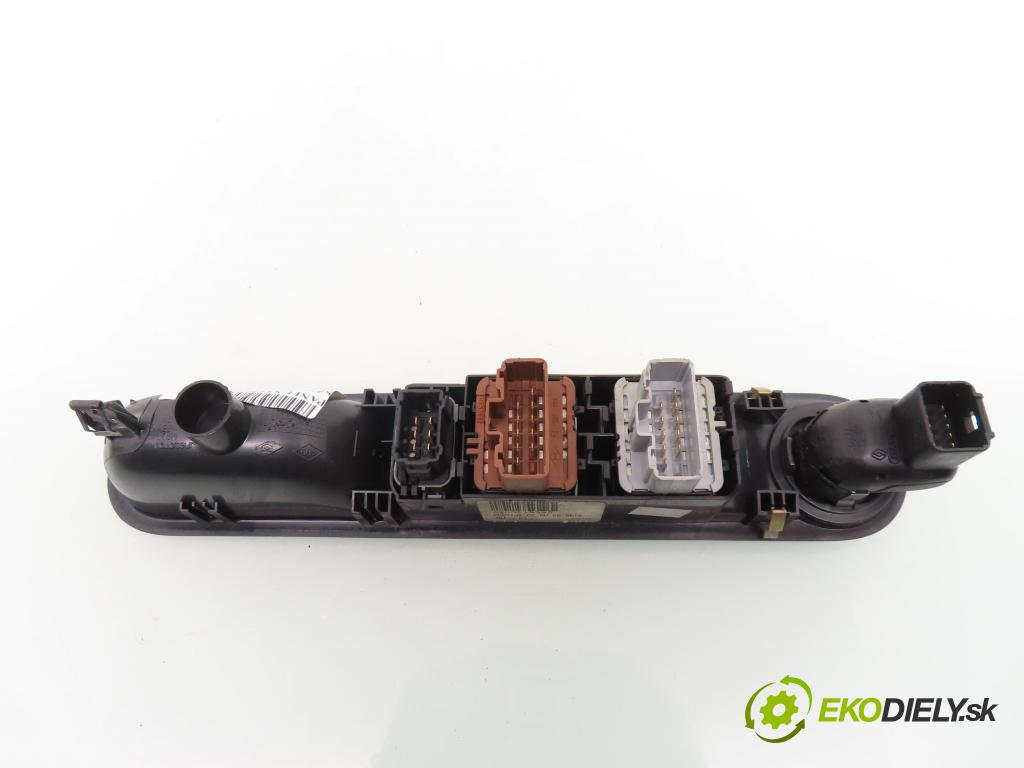RENAULT ESPACE IV (JK0/1_) MINIVAN 2005 100,00 2.0 (JK09) - F4R 792 1998,00 Panel ovládania okien 8200519355