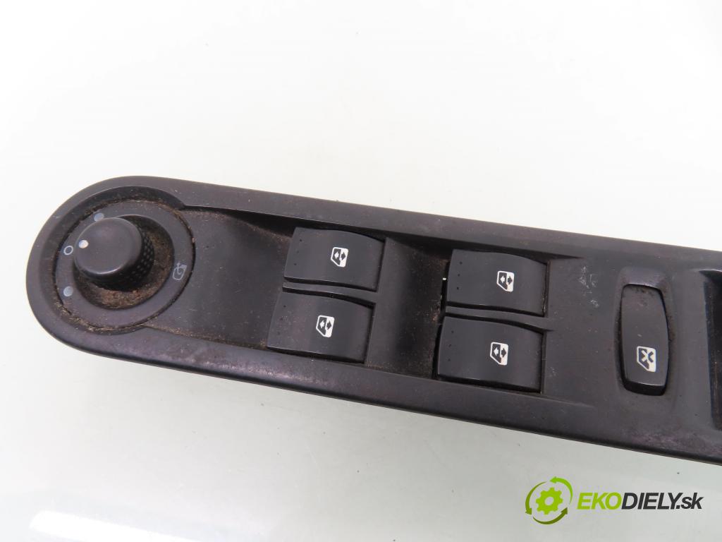 RENAULT ESPACE IV (JK0/1_) MINIVAN 2005 100,00 2.0 (JK09) - F4R 792 1998,00 Panel ovládania okien 8200519355