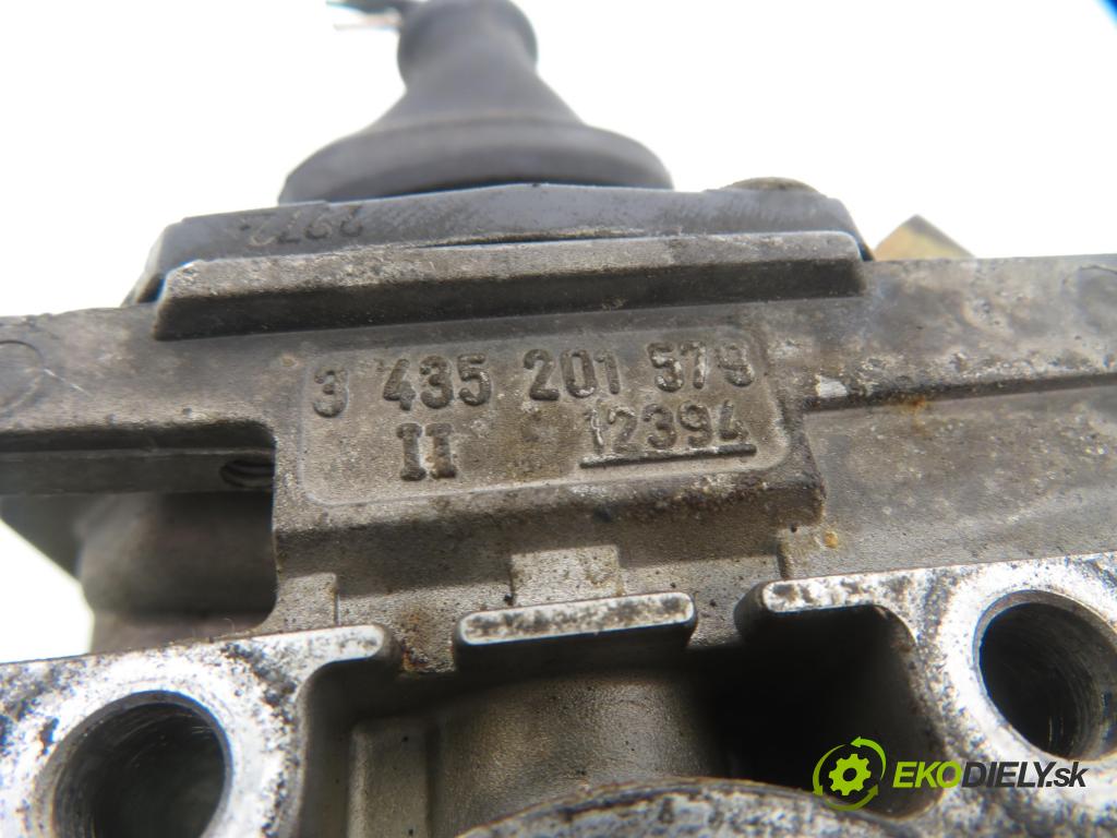 AUDI 80 (8C, B4) SEDAN 1993 66,00 2.0 90 - ABT 1984,00 Škrtiaca klapka 3435201579 ; 0132008601 (Škrtiaca klapka)