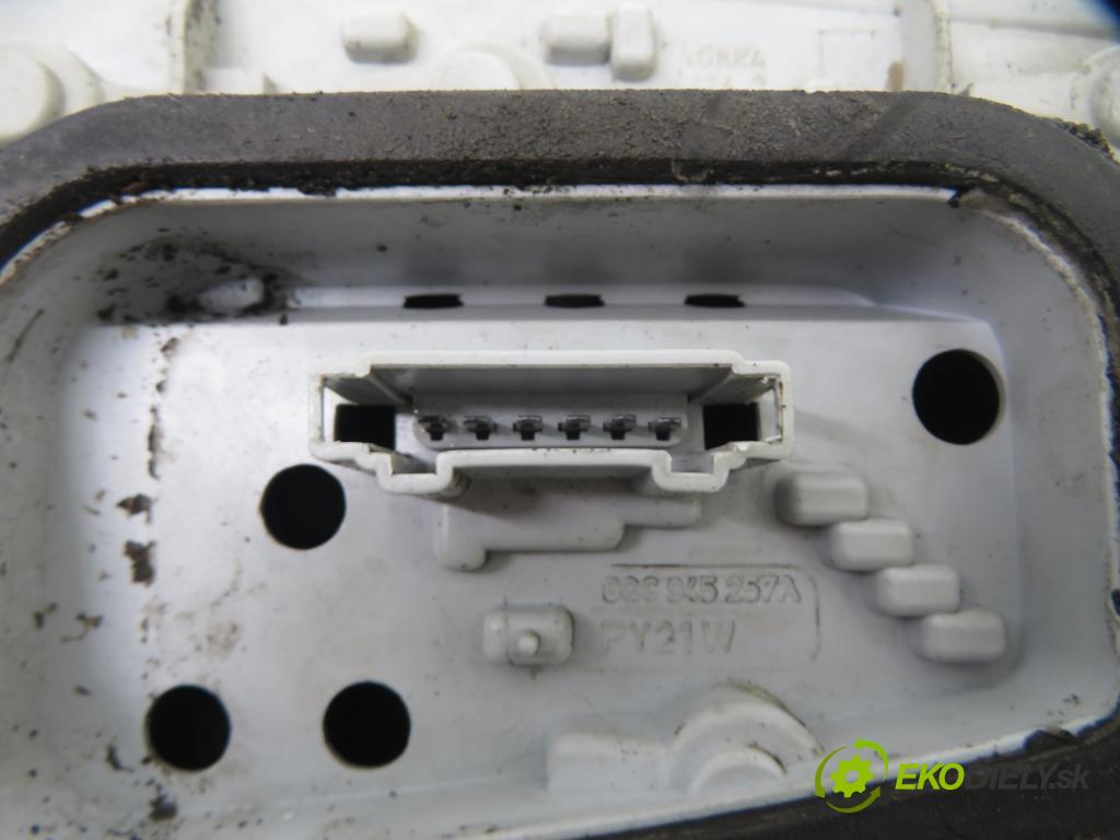 VW POLO (9N_) HB 2001 47,00 1.2 12V 64 - AZQ 1198,00 světlo levé zadní 6Q6945095B ; 6Q6945111A ; 6Q6945257A