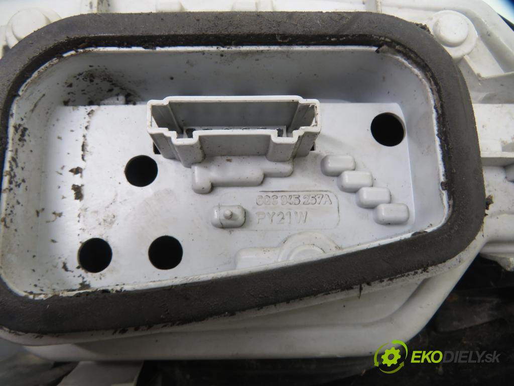 VW POLO (9N_) HB 2001 47,00 1.2 12V 64 - AZQ 1198,00 světlo levé zadní 6Q6945095B ; 6Q6945111A ; 6Q6945257A
