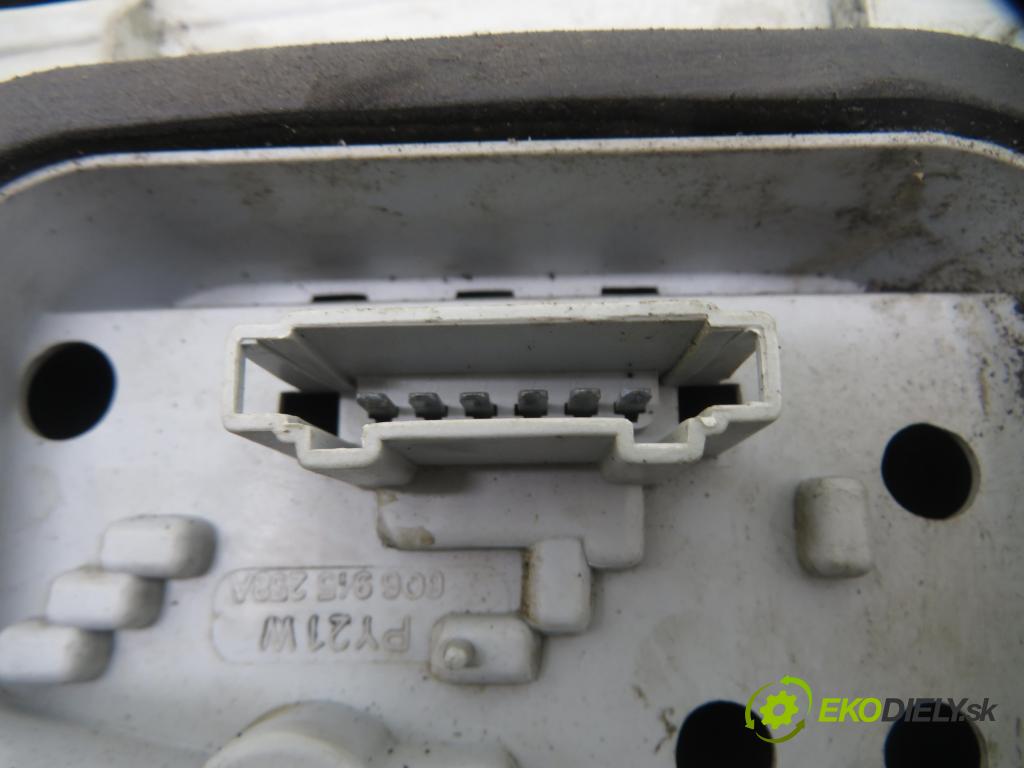 VW POLO (9N_) HB 2001 47,00 1.2 12V 64 - AZQ 1198,00 světlo pravé zadní 6Q6945096B ; 6Q6945112A ; 6Q6915258A