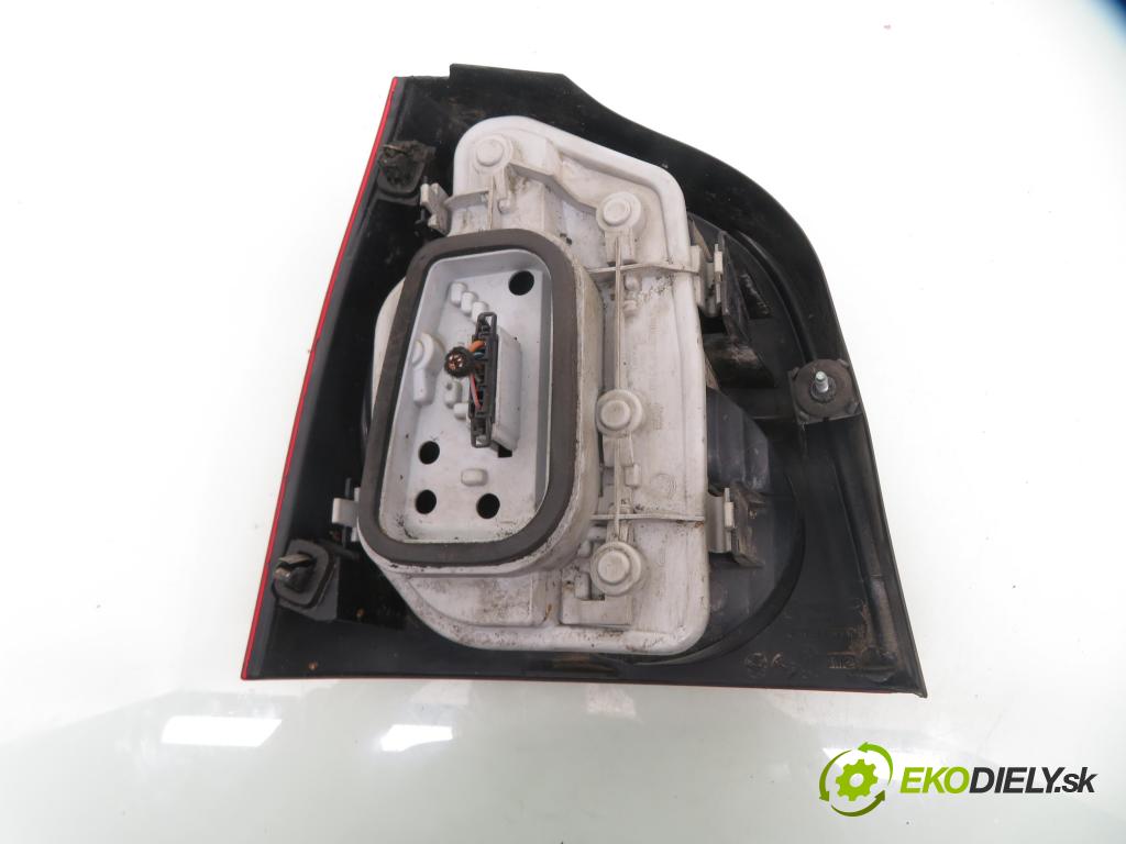 VW POLO (9N_) HB 2001 47,00 1.2 12V 64 - AZQ 1198,00 světlo pravé zadní 6Q6945096B ; 6Q6945112A ; 6Q6915258A