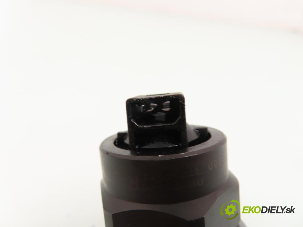 SKODA FABIA I (6Y2) HB 2000 74,00 1.9 TDI PD 100 - ATD 1896,00 Vstrekovač 038130073J ; 0414720015 (Vstrekovač paliva)