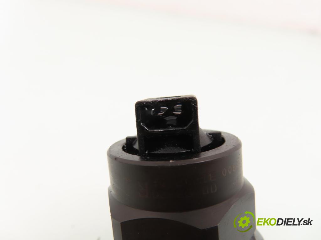 SKODA FABIA I (6Y2) HB 2000 74,00 1.9 TDI PD 100 - ATD 1896,00 Vstrekovač 038130073J ; 0414720015 (Vstrekovač paliva)