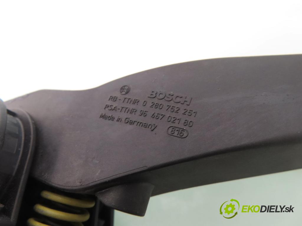 CITROEN C2 (JM_) HB 2006 50,00 1.4 HDi 68 8V - 8HZ 1398,00 Potenciometer plynu 0280752251 ; 9646702180 (Potenciometer plynového pedálu)