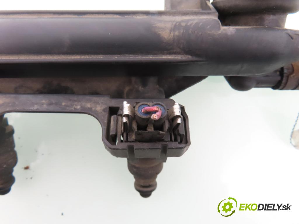 SEAT TOLEDO II (1M2) SEDAN 2000 74,00 1.6 - AEH 1595,00 lišta vstřikovací 05A133317A ; 037906031AA (Vstřikovací lišta)