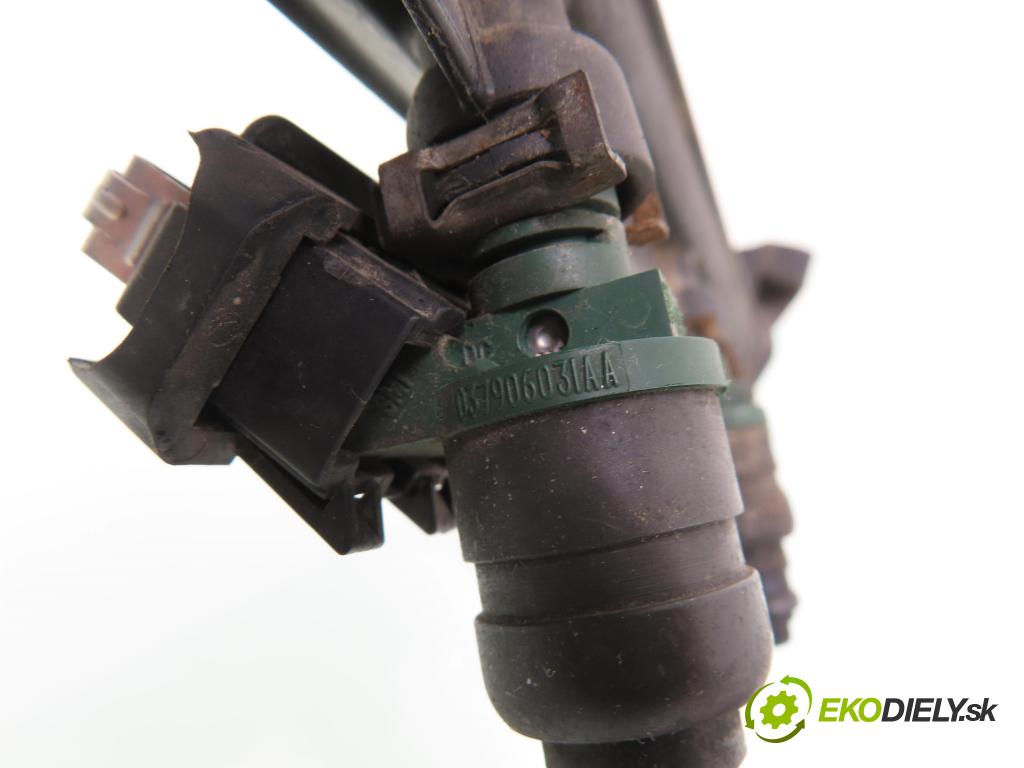 SEAT TOLEDO II (1M2) SEDAN 2000 74,00 1.6 - AEH 1595,00 lišta vstřikovací 05A133317A ; 037906031AA (Vstřikovací lišta)