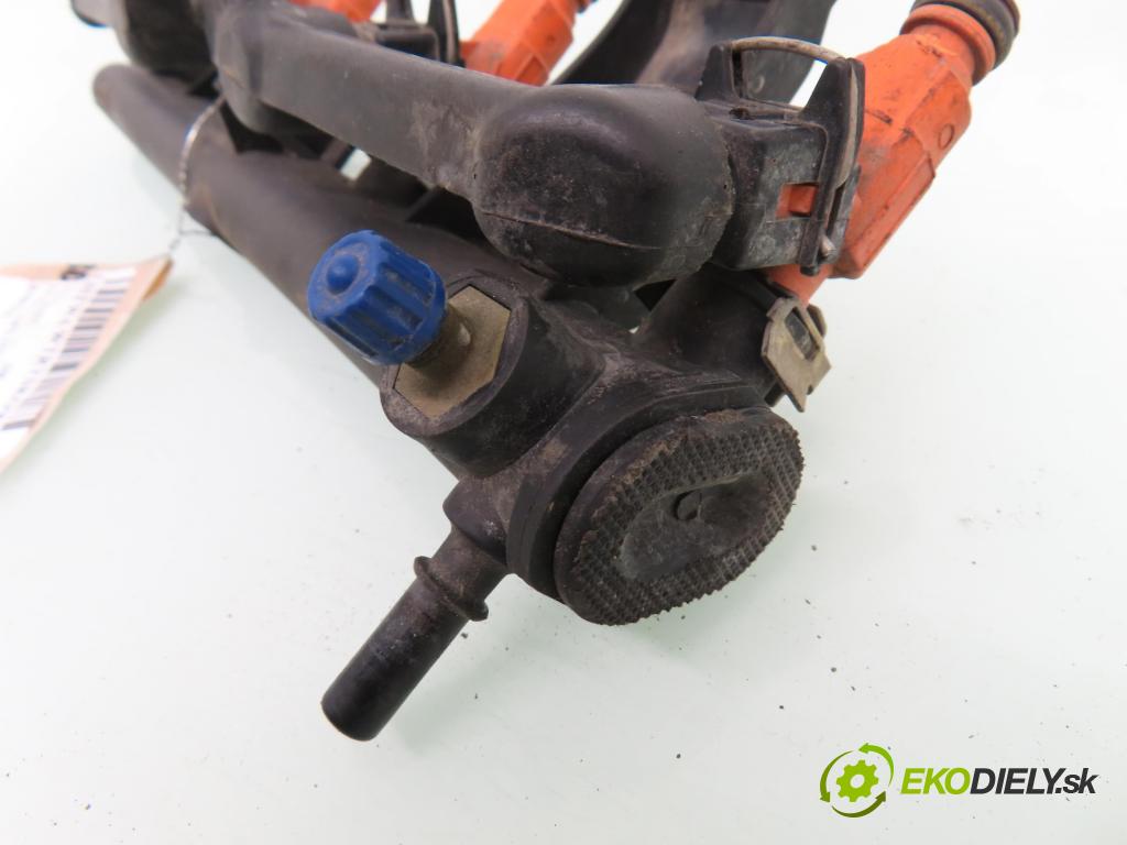 PEUGEOT 206 CC (2D) CABRIO 2002 80,00 1.6 16V - NFU 1587,00 Lišta vstrekovacia 9636520780 ; 0280156034 (Vstrekovacia lišta)