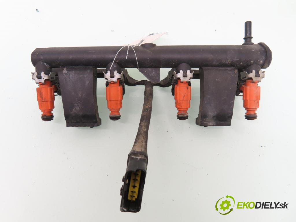 PEUGEOT 206 CC (2D) CABRIO 2002 80,00 1.6 16V - NFU 1587,00 Lišta vstrekovacia 9636520780 ; 0280156034 (Vstrekovacia lišta)