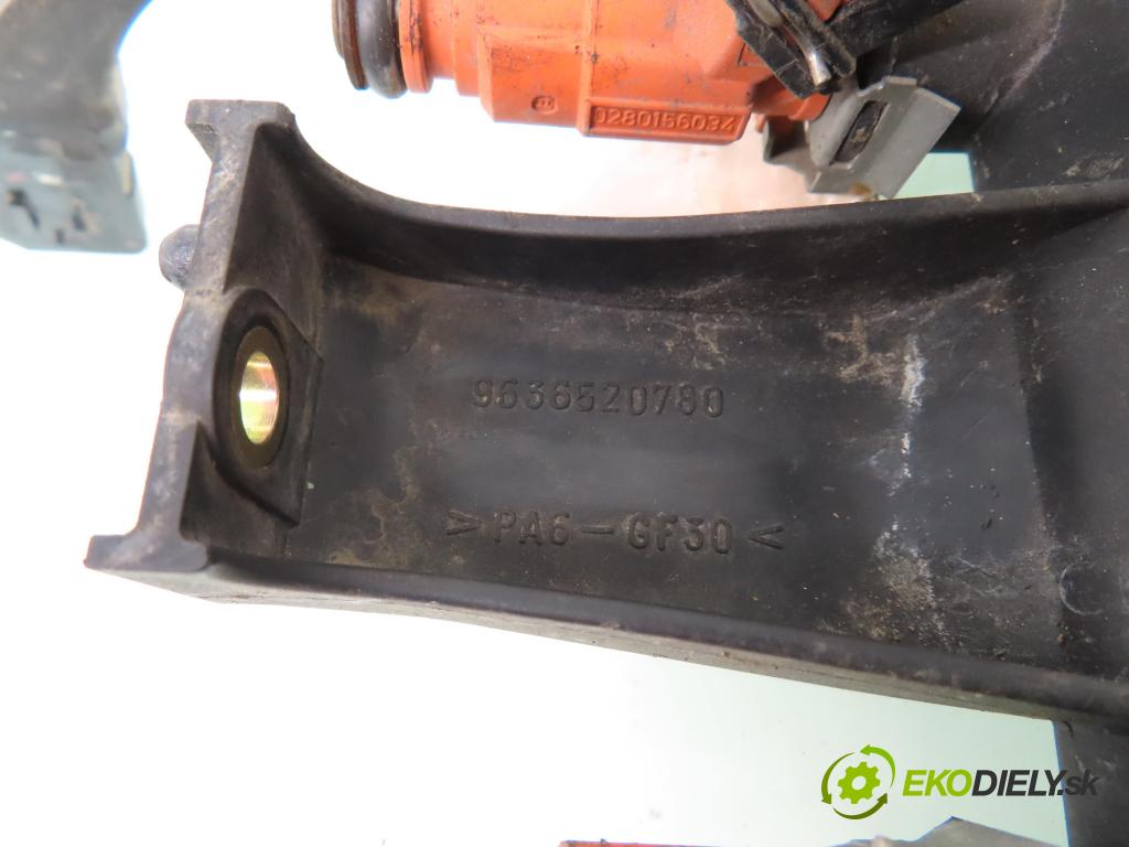 PEUGEOT 206 CC (2D) CABRIO 2002 80,00 1.6 16V - NFU 1587,00 Lišta vstrekovacia 9636520780 ; 0280156034 (Vstrekovacia lišta)