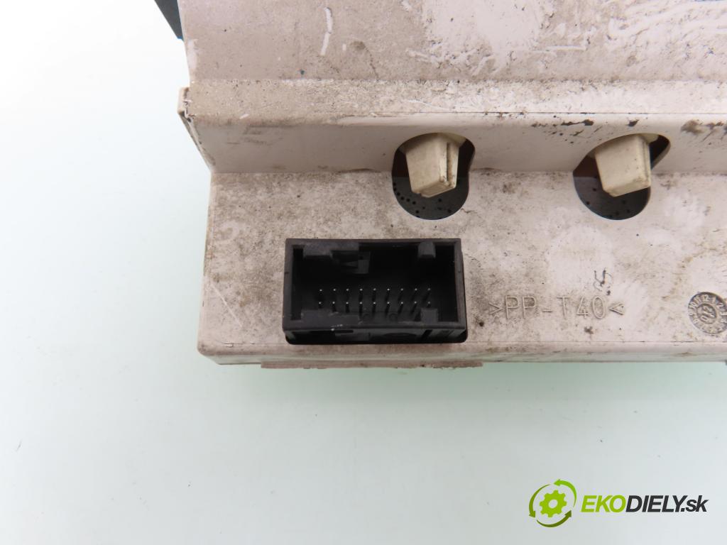 PEUGEOT 206 CC (2D) CABRIO 2002 80,00 1.6 16V - NFU 1587,00 ZOBRAZIT: 9641014877 ; 216592770 ; 216592759