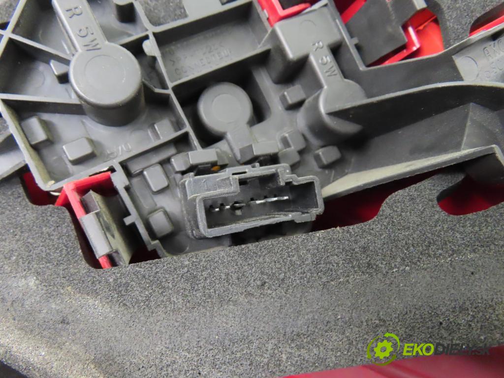 PEUGEOT 307 (3A/C) HB 2006 65,00 1.4 16V - KFU (ET3J4) 1360,00 Svetlo ľavé zadné 