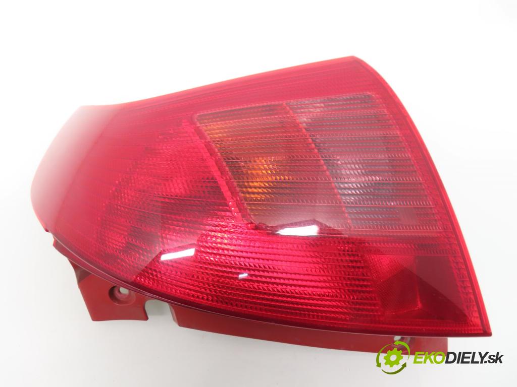 SUZUKI SWIFT III (MZ, EZ) HB 2006 75,00 1.5 (RS 415) - M15A 1490,00 světlo pravé zadní