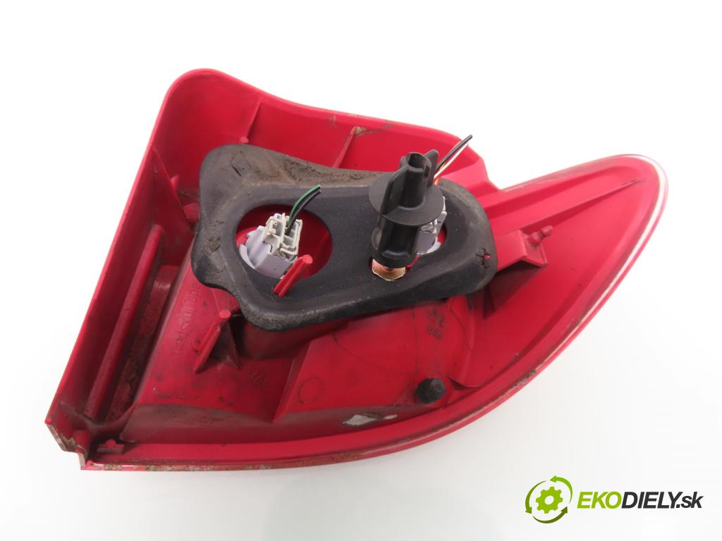 MAZDA 2 (DY) HB 2003 59,00 1.4 - FXJA 1388,00 světlo levé zadní 3M7113405AK