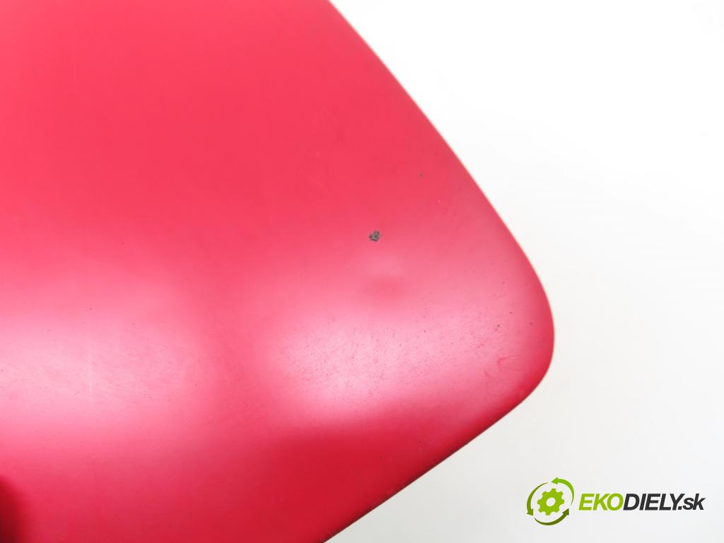 TOYOTA CELICA coupe (_T18_) COUPE 1991 77,00 1.6 STI (AT180) - 4A-FE 1587,00 dvířka nádrže paliva (Klika dveří ostatní)