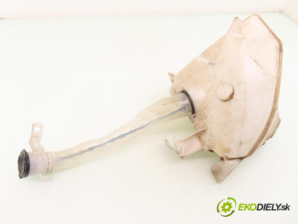 TOYOTA RAV 4 II (_A2_) SUV 2004 85,00 2.0 D-4D 4WD 116 - 1CD-FTV 1995,00 nádržka ostřikovačů 060851139 (Klika dveří ostatní)